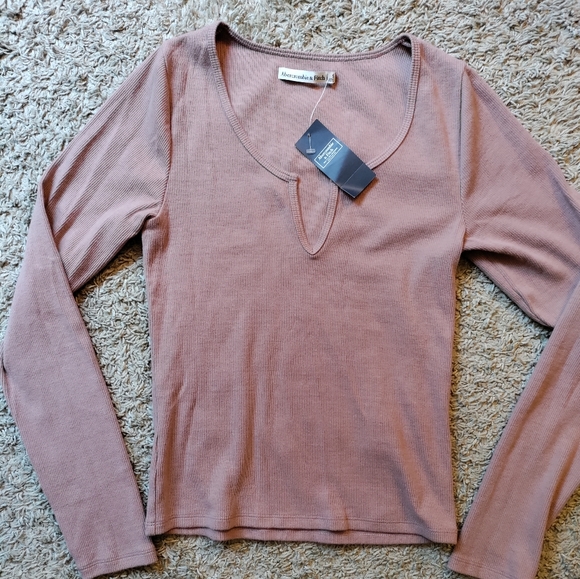 Abercrombie & Fitch Tops - NWT Abercrombie top